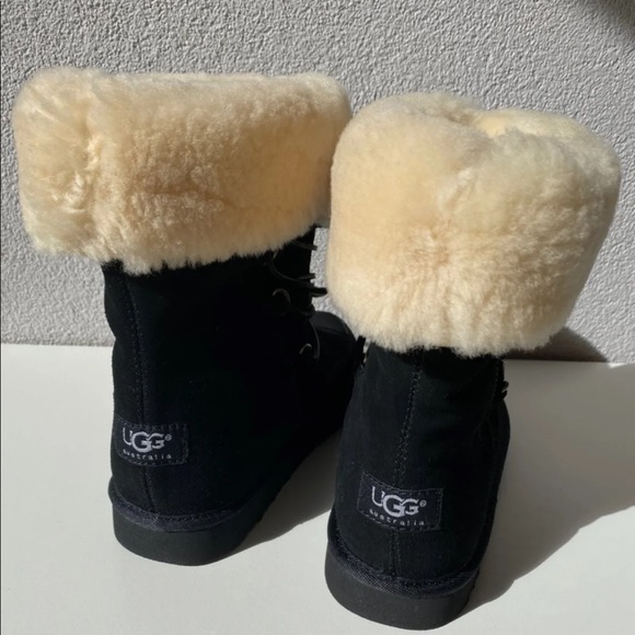 UGG Shoes - UGG Deme boots 5207 sz 4kids fits to sz 6W